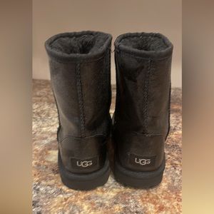 Youth Size 4, Sparkly black Uggs